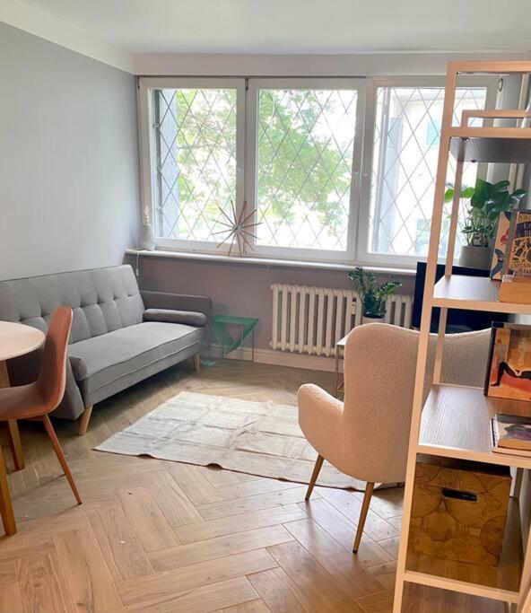 Apartment Close To Metro, 8 Minutes To Centrum And Near Airport Warsawa Bagian luar foto