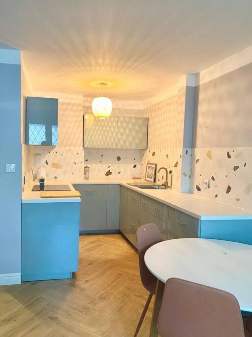 Apartment Close To Metro, 8 Minutes To Centrum And Near Airport Warsawa Bagian luar foto
